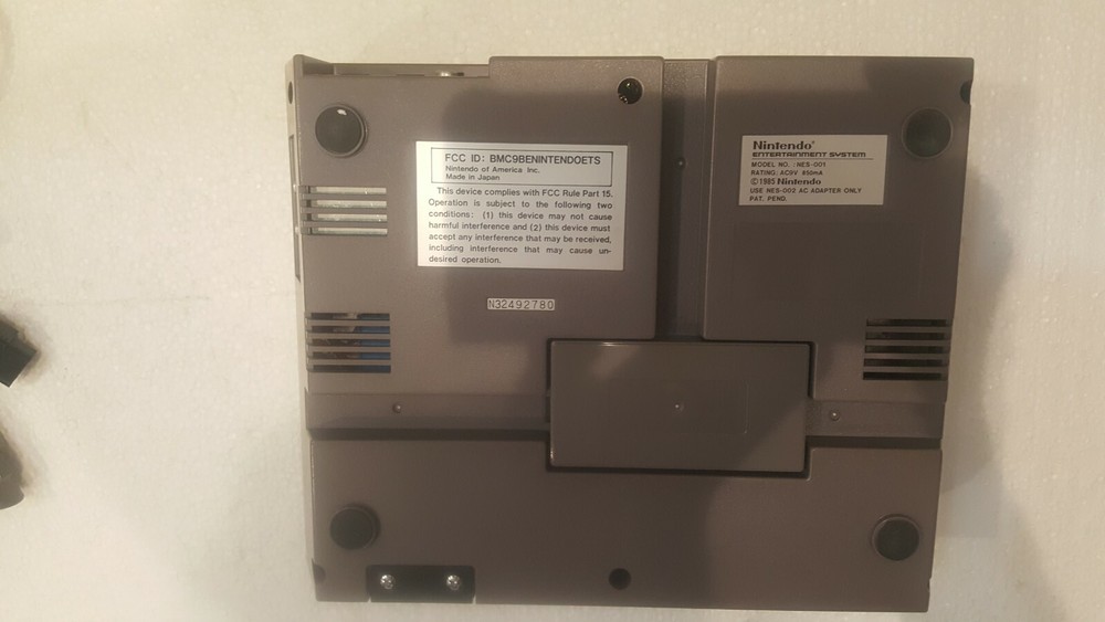 1985 Nintendo Entertainment System Video Game Bundle Set w/game