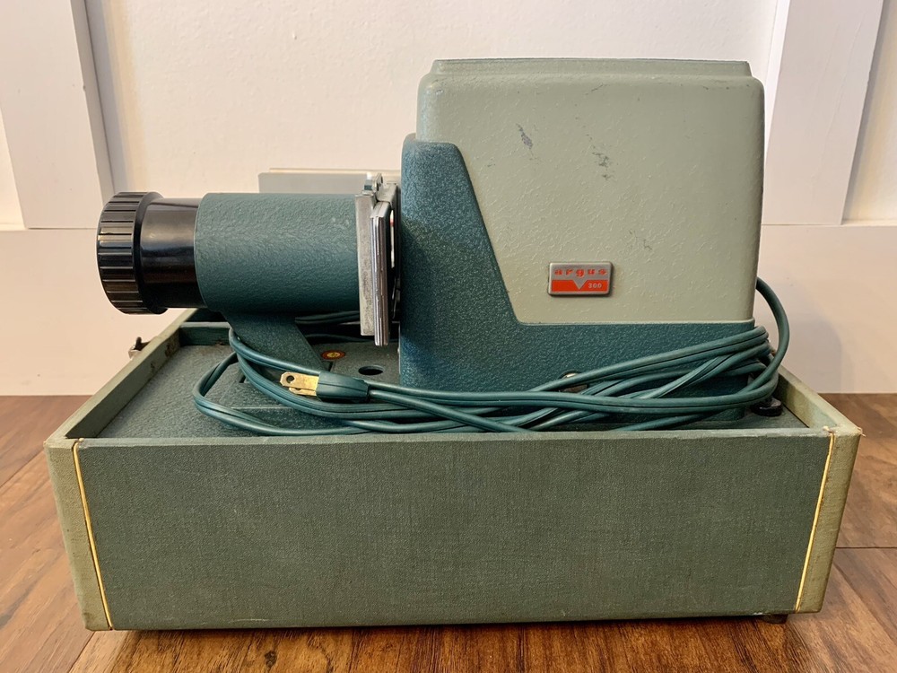 Argus 300 Automatic Slide Projector w/ Carrying Case Tested Vintage