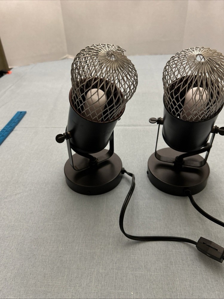 2 industrial-style mini spotlight table lamp