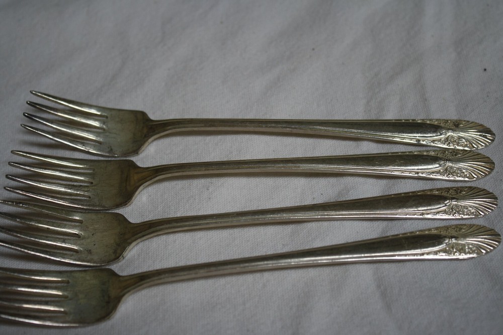 CROWN SILVER PLATED FLATWARE "RADIANCE" PATTERN (4) GRILLE FORKS 7.5"
