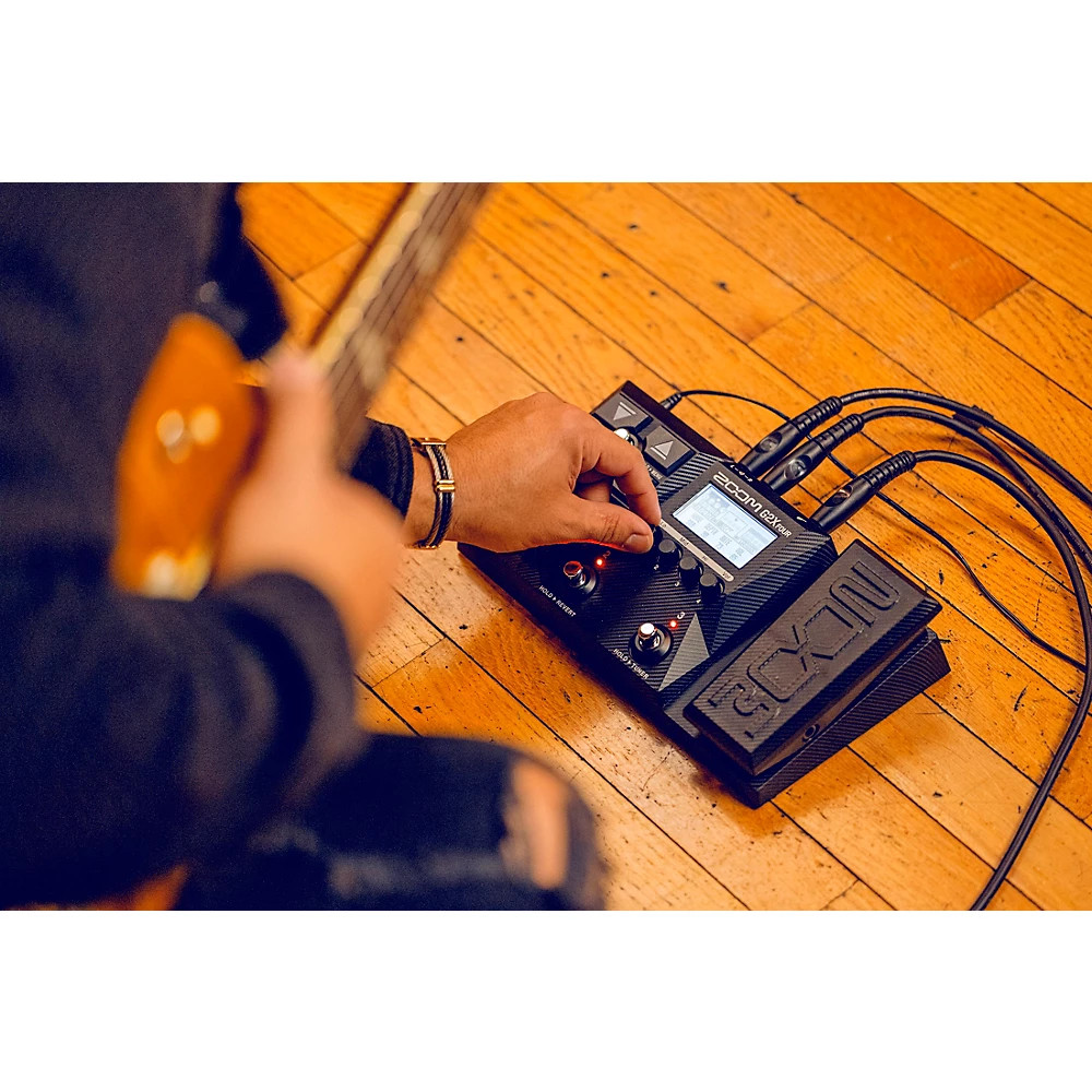 Zoom G2X Four Multi-Effects Processor With Expression Pedal Black