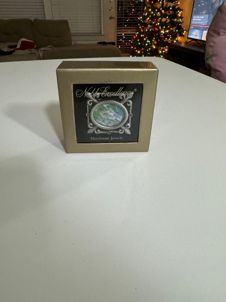 Noble Excellent Heirloom jewels frame