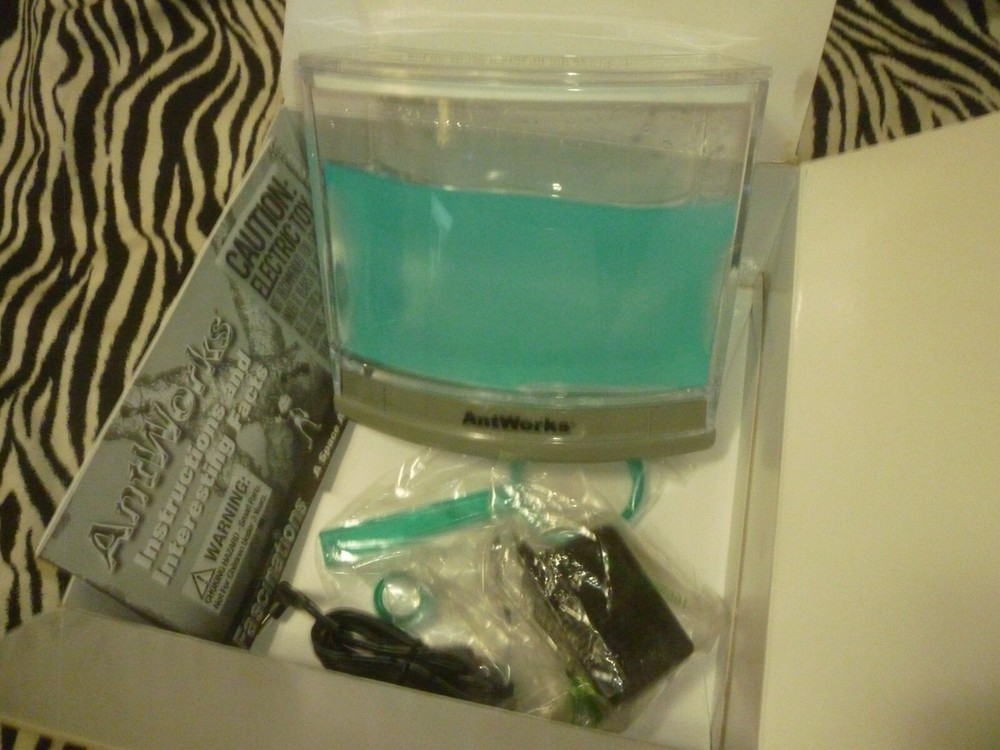 Antworks Illuminated - Open Box Missing Ant Catching / Tunnel Starter