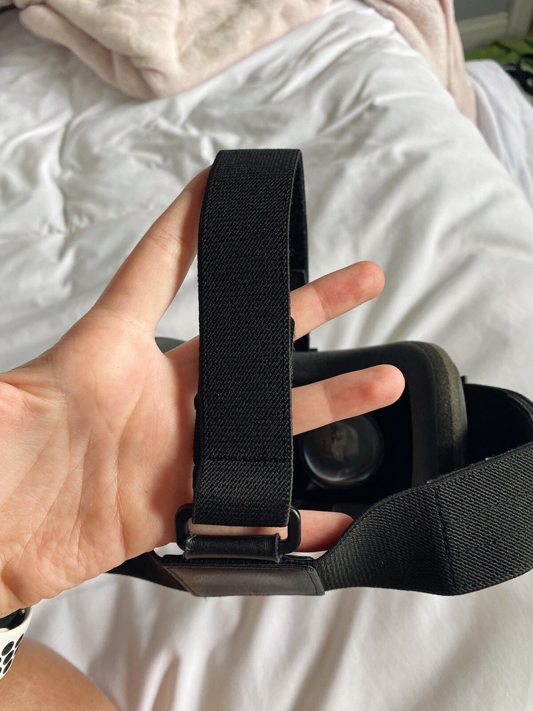 Zeiss VR One Plus virtual reality headset Missing Strap but Good Condition Used