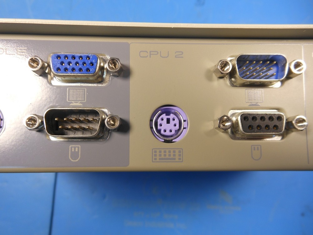 LINKSYS PROCONNECT 2-STATION CPU SWITCH SVIEW02