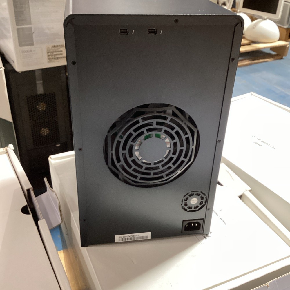 Promise Pegasus2 R8 Thunderbolt 2 RAID Storage Array, with 8 Drives, 32TB Total