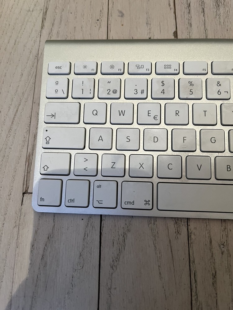 Apple A1314 Wireless Keyboard Spanish Layout