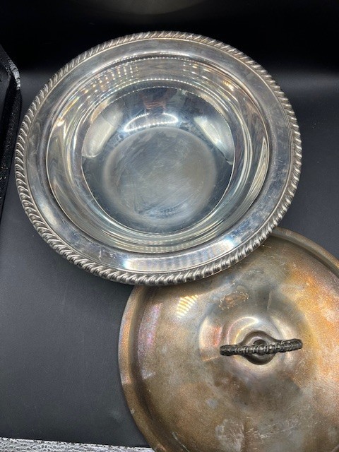 WM Rogers Silverplate Round Serving Bowl Dish w/ Lid 10"