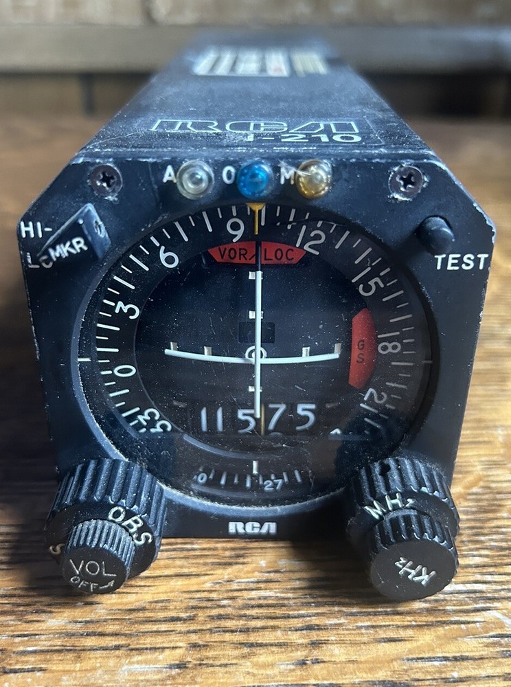 RCA AVN-210 VHF NAV System No plug