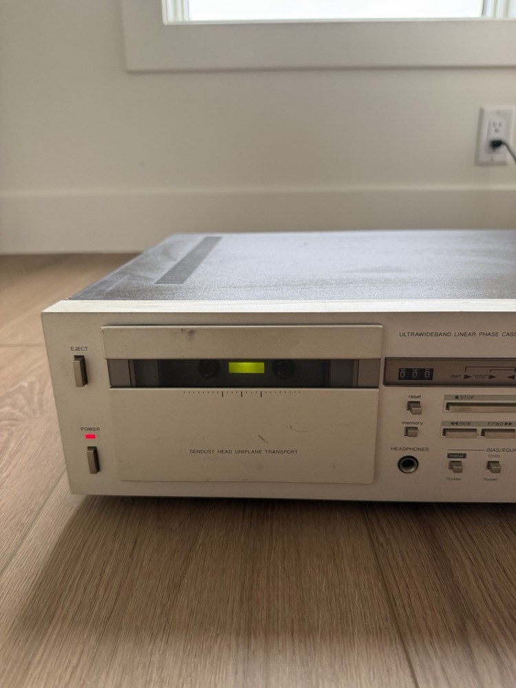 Harmon/Kardon CD 201. Ultrawideband Linear Phase Cassette. Powers On Clean