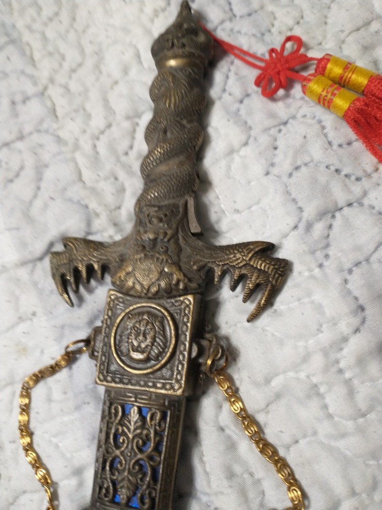 Dagger With Silver And Blue Case 8 In With Locking Case.