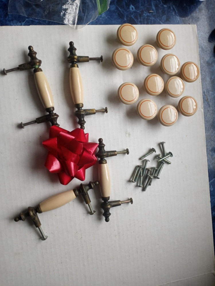 17 CABINET Hardware porcelain handles and knobs set