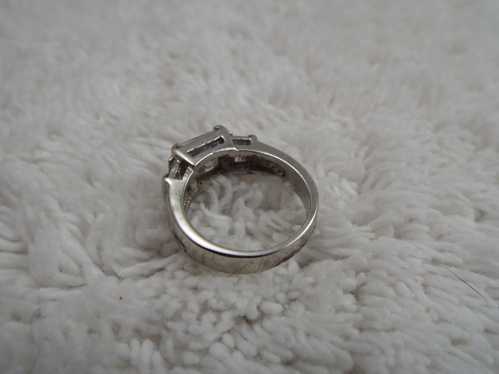 Silvertone Rhinestone Ring ~ Size 5 (J38)