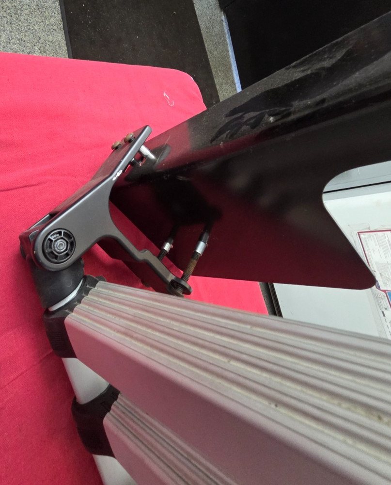 100-1351-39 2018 FREIGHTLINER UPPER BUNK LADDER