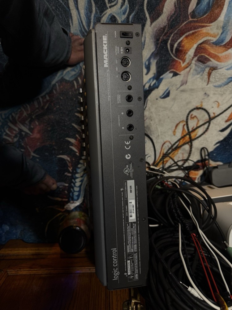 Mackie Control 8-Channel Master Control Mixer