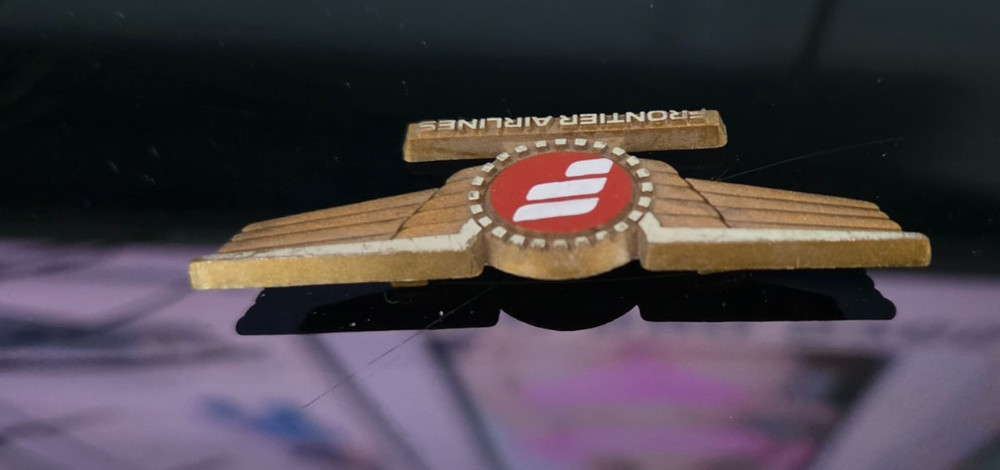 VINTAGE FRONTIER AIRLINE WINGS LAPEL PIN