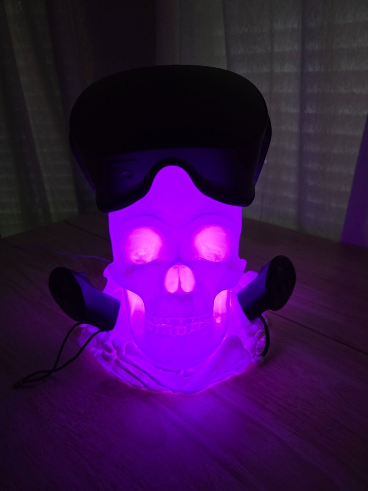 Skull VR Stand Accessories Compatible with Oculus Meta Quest 2, 3 (WHITE)