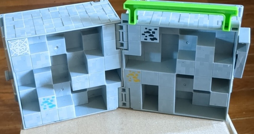Minecraft Mini Figure Collector Case Stone Cube Playset Storage & Display Box