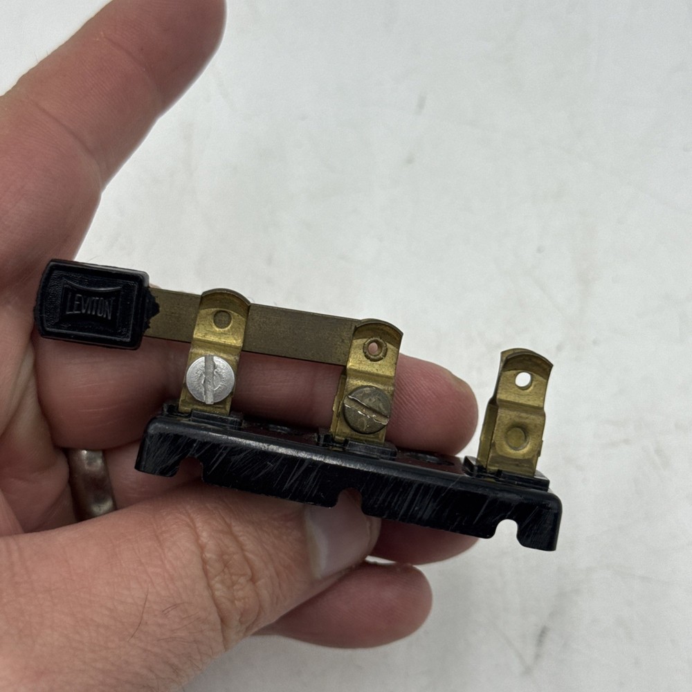 VINTAGE LEVITON BAKELITE SINGLE POLE DOUBLE THROW KNIFE SWITCH