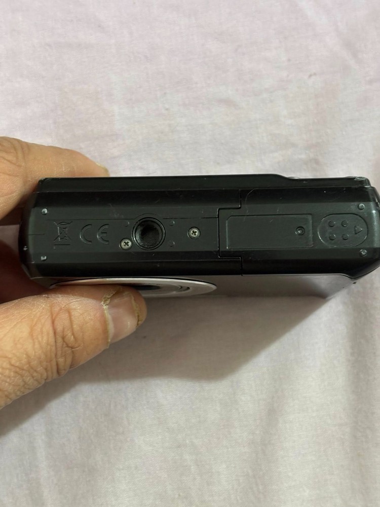 Samsung ES17 12.2 MP Digital Camera - Black WORKING