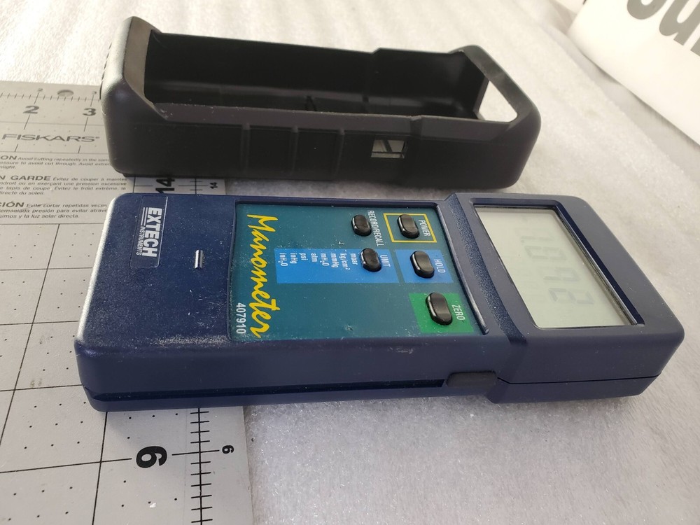 EXTECH 407910 Digital Manometer