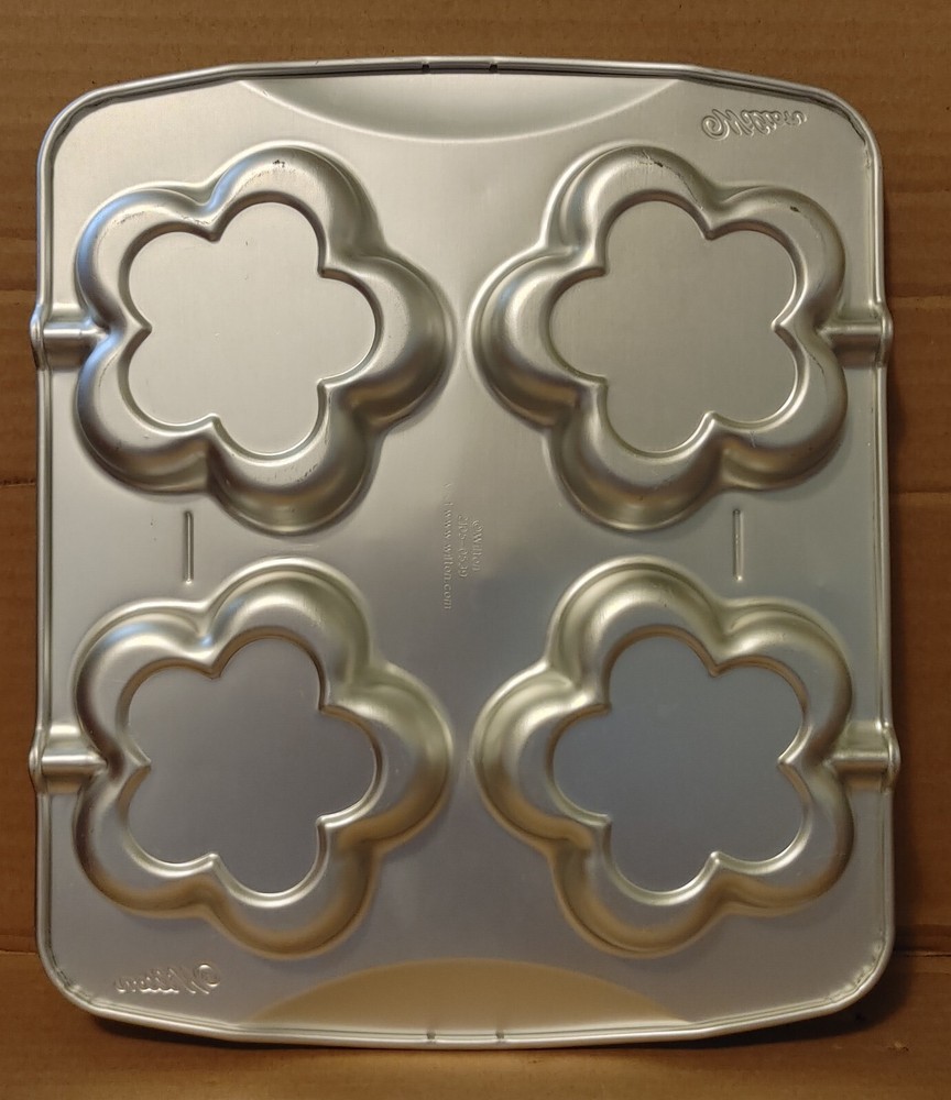 Wilton - Blossom - Cookie Pop Pan 2105-0539 Makes 4 Per Batch