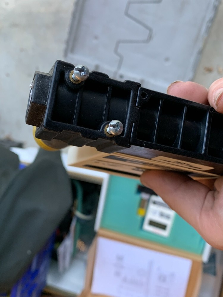 Sierra Mass Trak Mass Flow Controller 810C-DR-2-V4-S4-MP