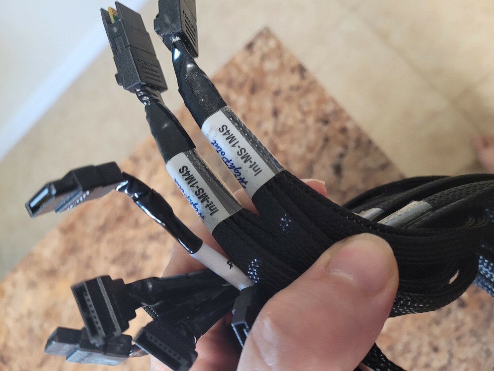 HighPoint RocketRAID 4520 SGL 8 Channel SAS/SATA RAID Controller Card + 2 Cables