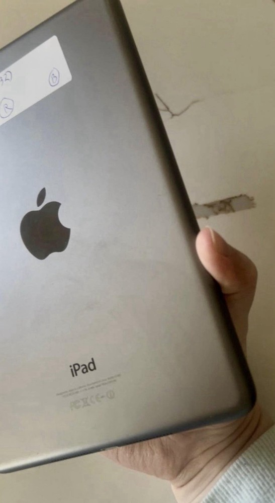 Apple iPad mini 2's 32GB Bundle of TWO