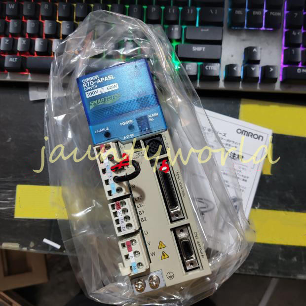 1PC New Omron R7D-APA5L Servo Drive
