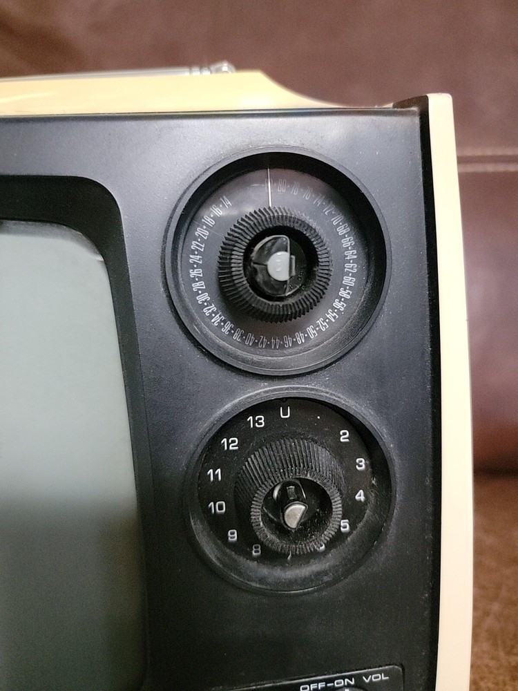 Vintage 1978 Sears Solid State TV 564.50040512