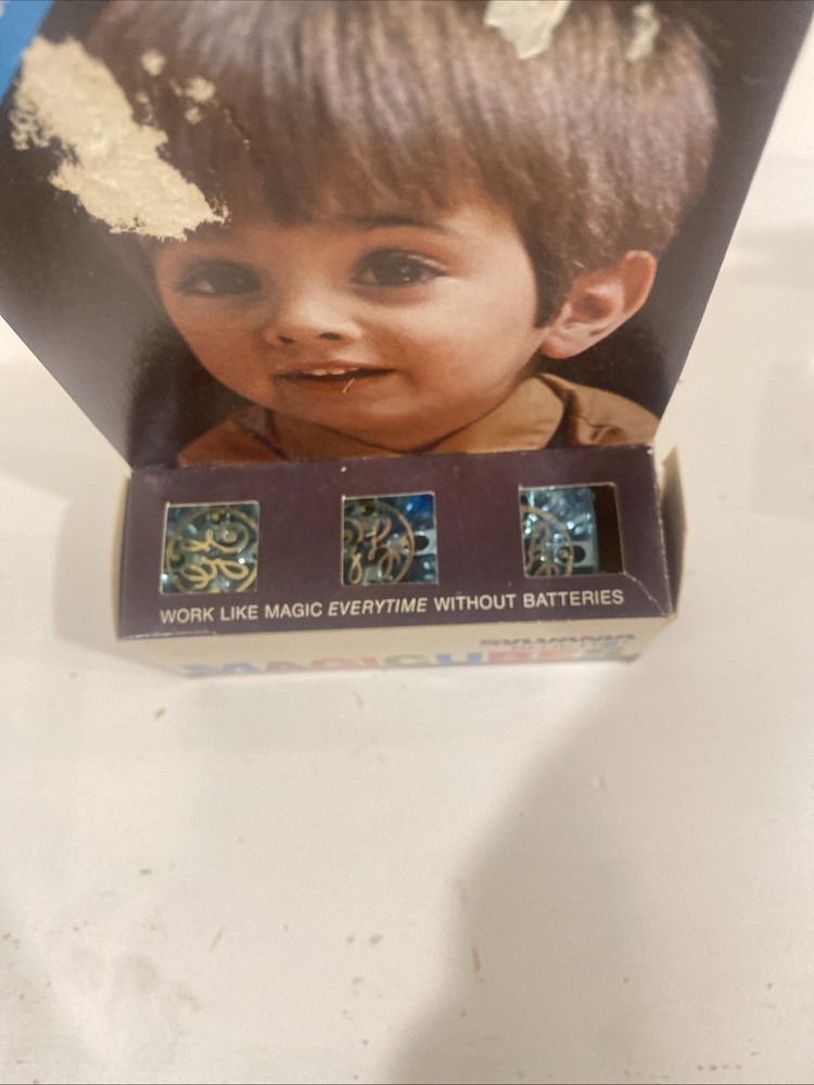 Sylvania Blue Dot Flash Lot - MAGICCUBES, FLASHCUBES, FLASHBULBS