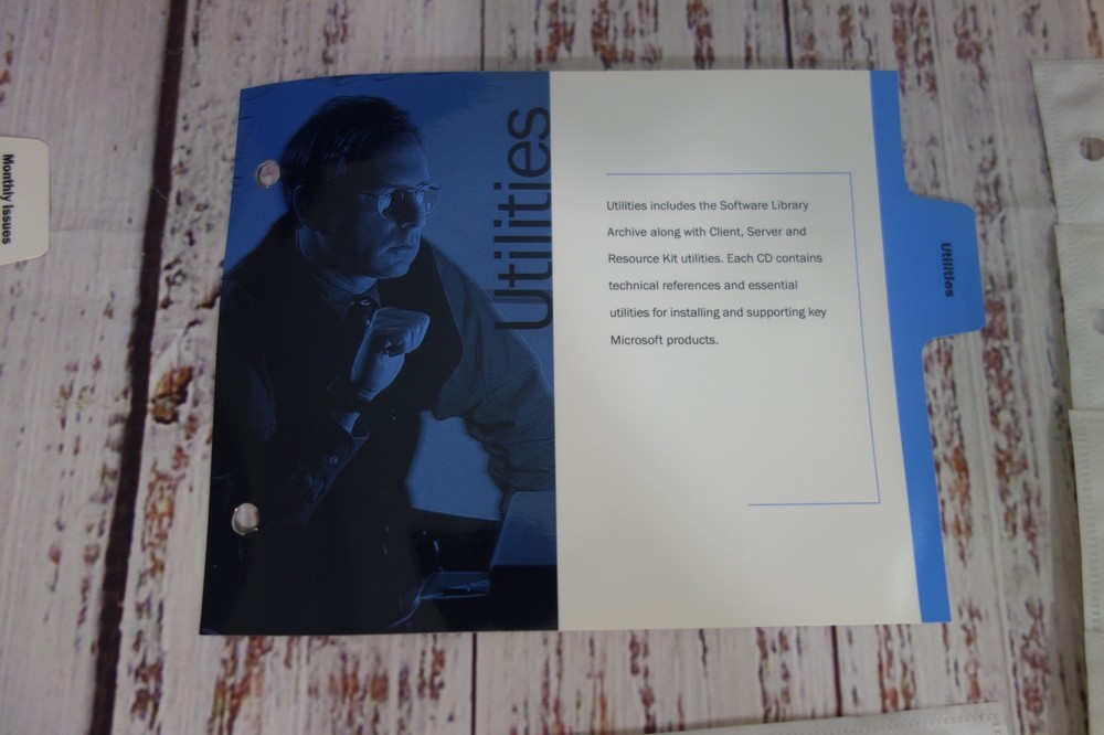 Vintage Microsoft TechNet Plus CD Subscription With Binder 45 CDs 1999-2000