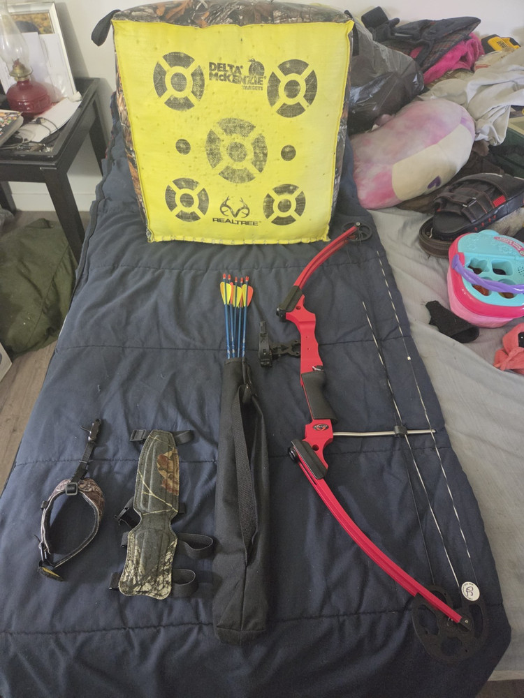 Used Genesis Compound Bow w/TruGlo Sight Starter Bundle