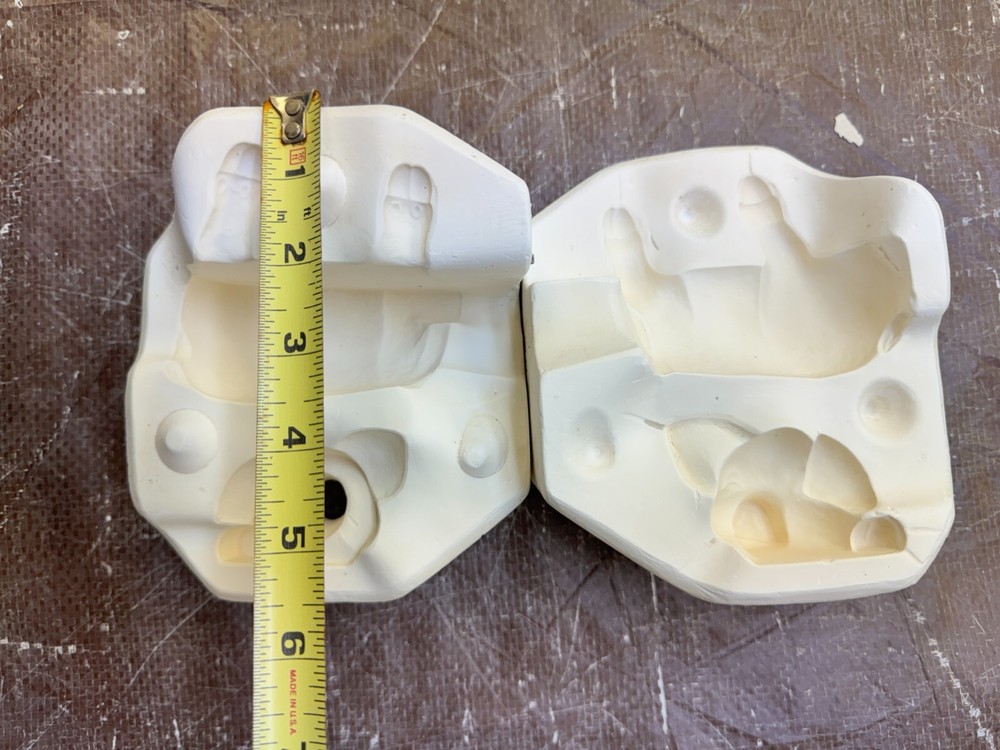 VINTAGE SCIOTO CERAMIC MOLD #2456 SMALL PIG SHELF SLEEPER