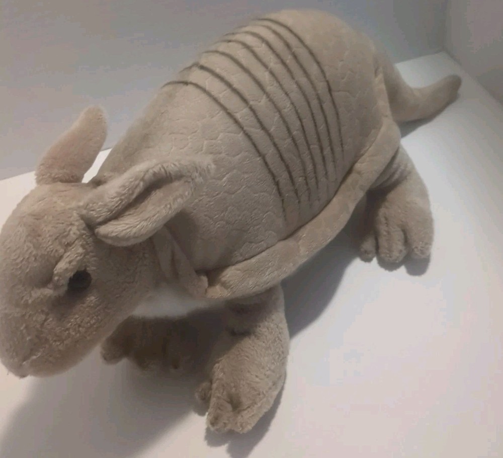 Armadillo Wildlife Tree 16 Inch