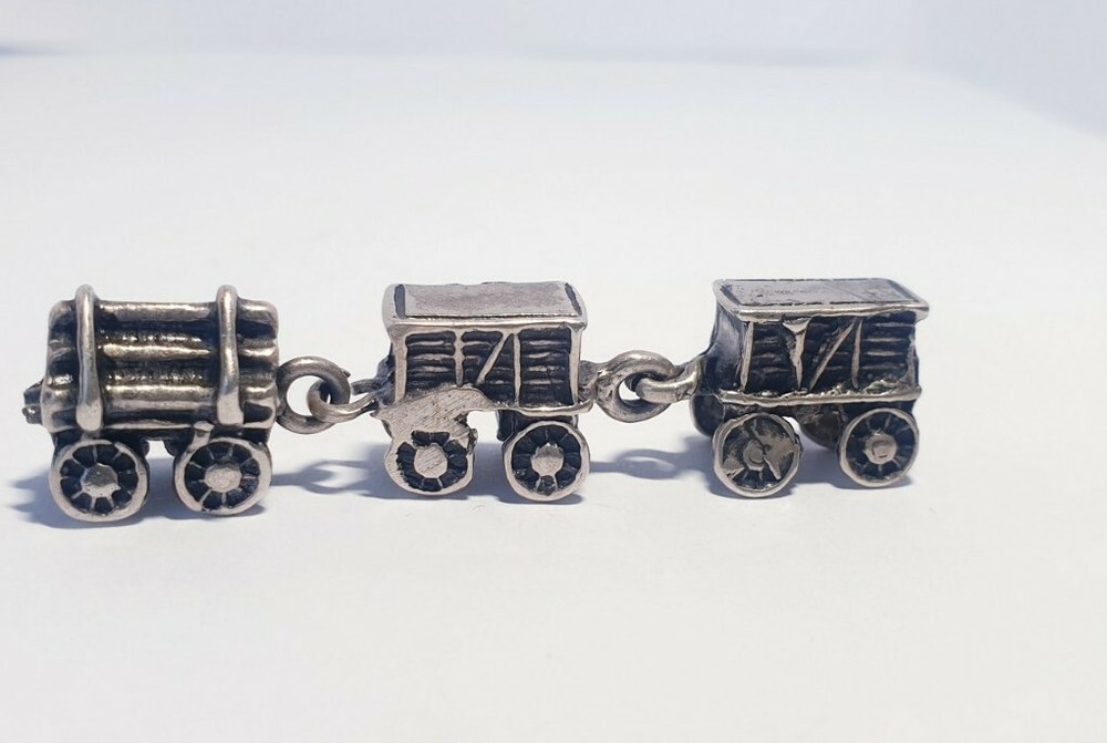 Vintage Solid Silver Italian made miniature of a Train Chain. Read Description!