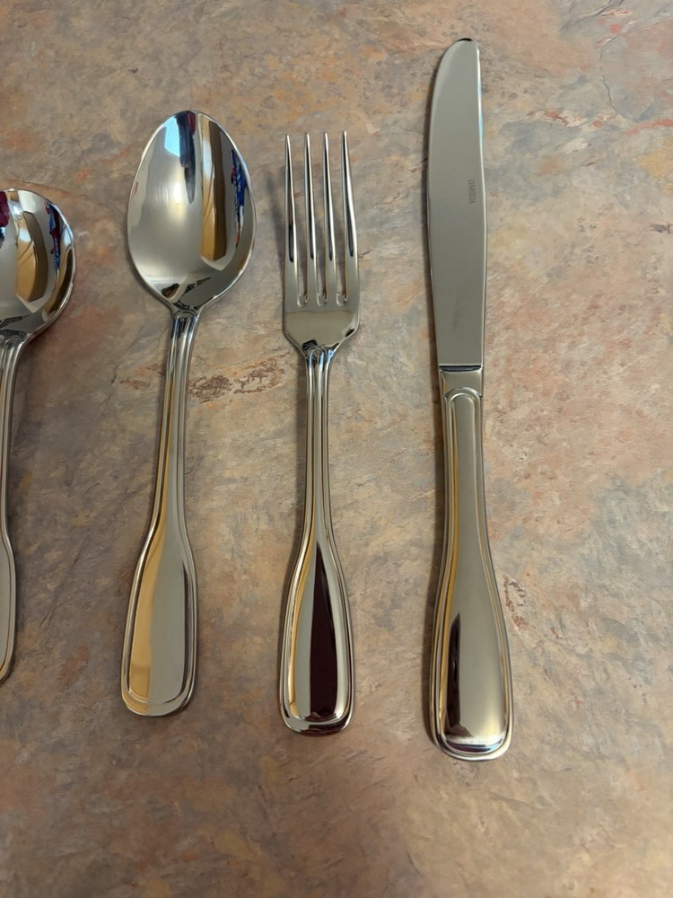 Oneida Silverware Stanford Pattern 5 Piece 1 Knife, 2 Spoons & 2 Forks ￼