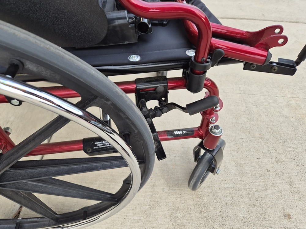 Wheelchair Invacare 9000 XT