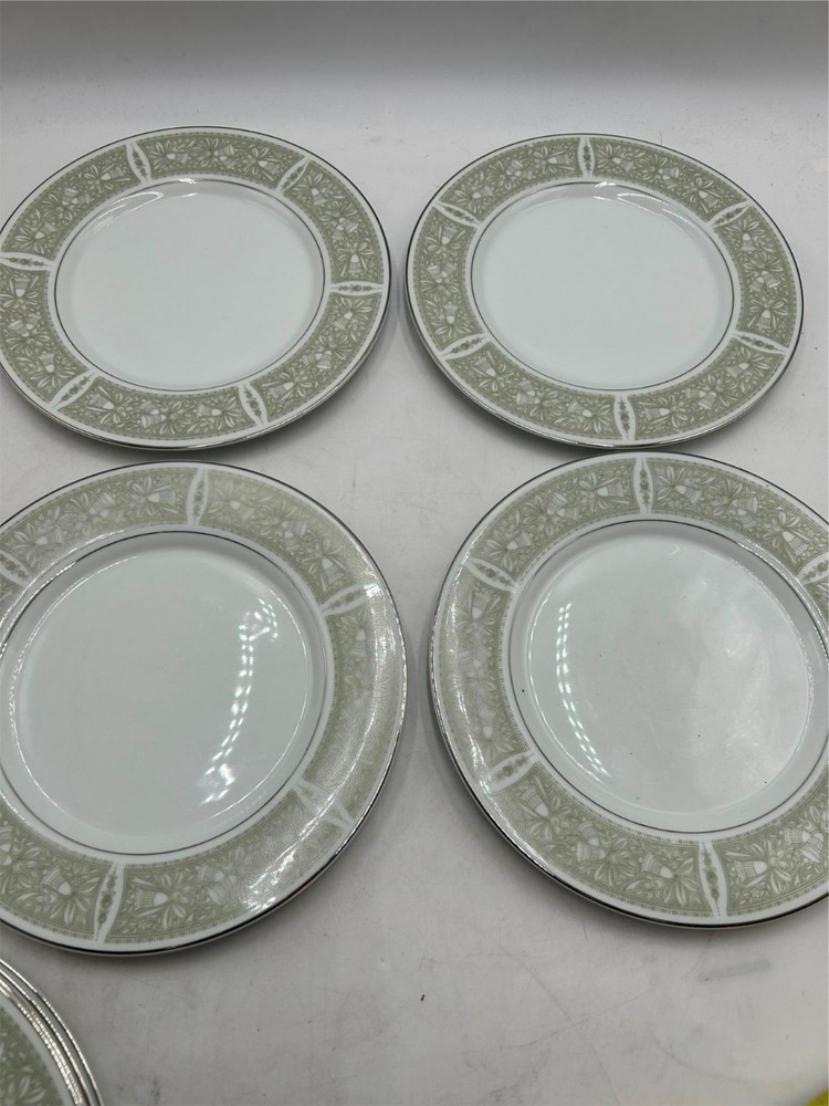 4)  MIKASA  CHAPEL  DINNER  PLATES   VGC