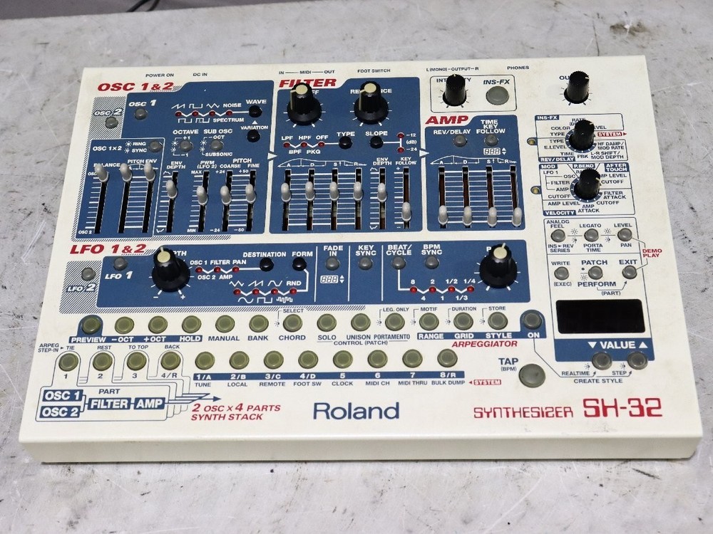Roland SH-32 Synthesizer 4-part multitimbral desktop synth module