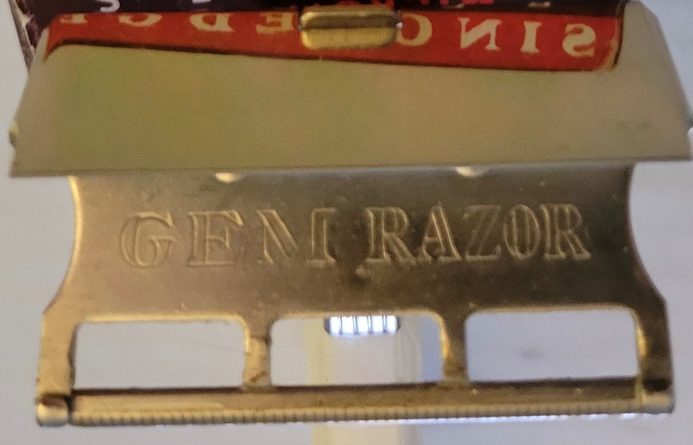 Gem Feather Weight Razor In Box with Blades