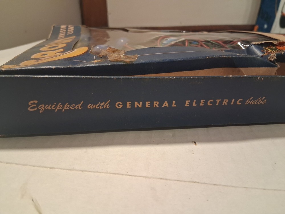 Crown Christmas Light String Strand with C 7.5 Box Bulbs Working GE Antique