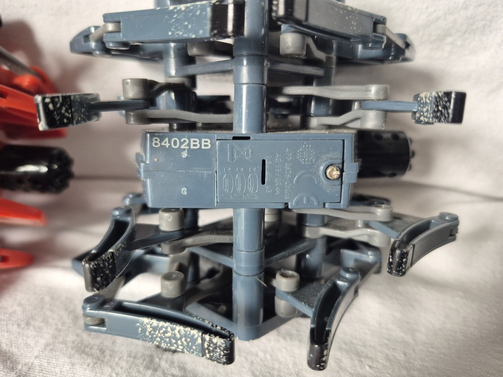 2 Hexbug Battle Ground Tarantula Bot Only red and grey