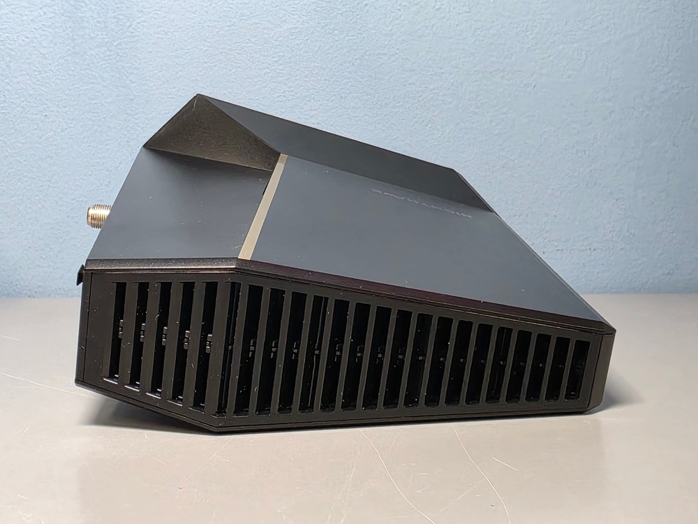 Netgear Nighthawk Mid-High Split Cable Modem CM3000-100NAR Preowned