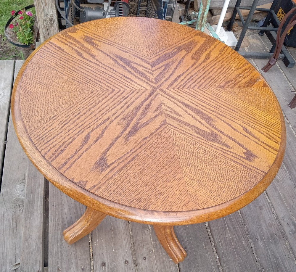 Round Oak End Table / Side Table (ET750)