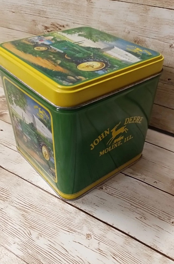 2005 John Deere Square Tin with lid
