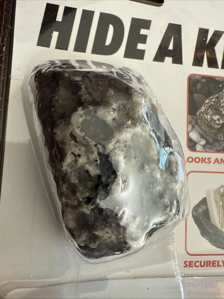 Total Vision Hide a Spare Key Realistic Looking & Feeling ROCK Sealed