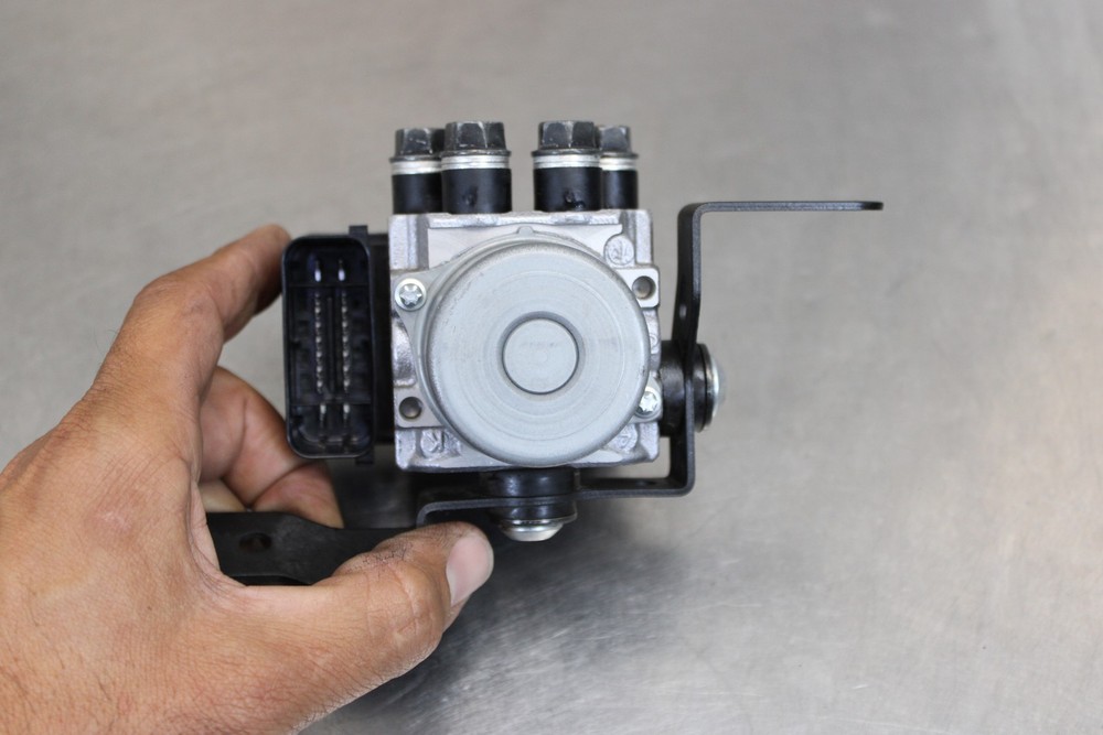 24-26 KAWASAKI Z500 ABS ABS PUMP UNIT MODULE