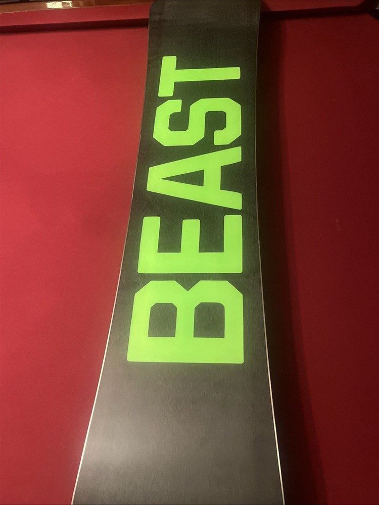 Monster Energy 154 Snowboard collaboration 2017 never summer